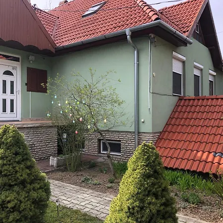 Bakonyi Mamutfenyo Vendeghaz *