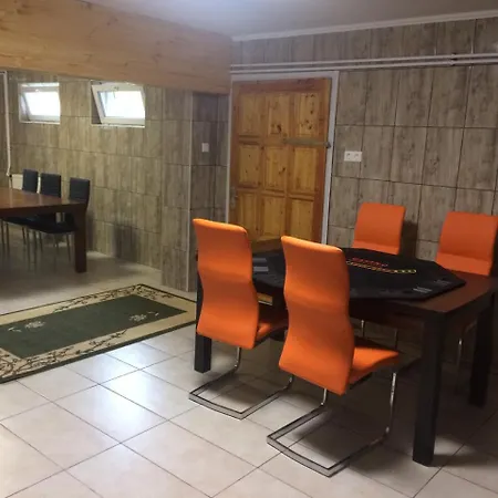 Bakonyi Mamutfenyo Vendeghaz Apartment *