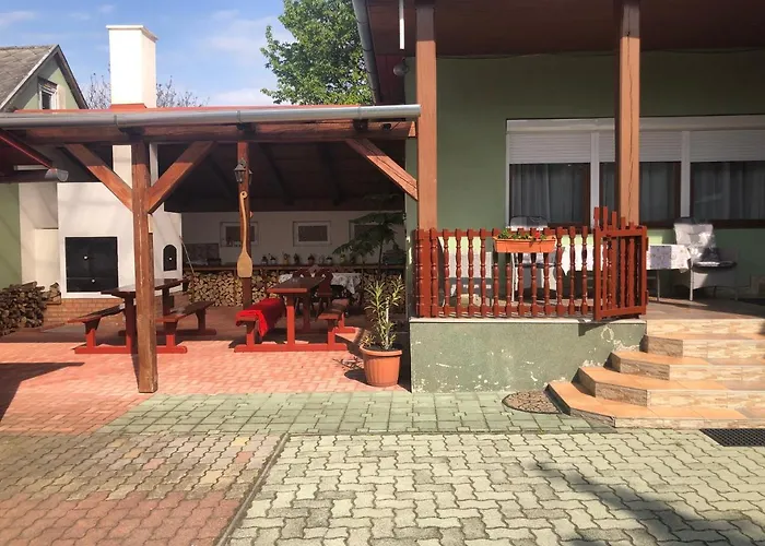 Bakonyi Mamutfenyo Vendeghaz شقة *