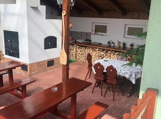 Bakonyi Mamutfenyo Vendeghaz *